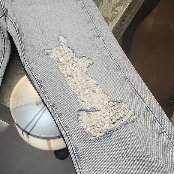 Levi's Women's Wedge Straight Light Blue Distressed Jeans New 26x28 - Picture 8 of 16